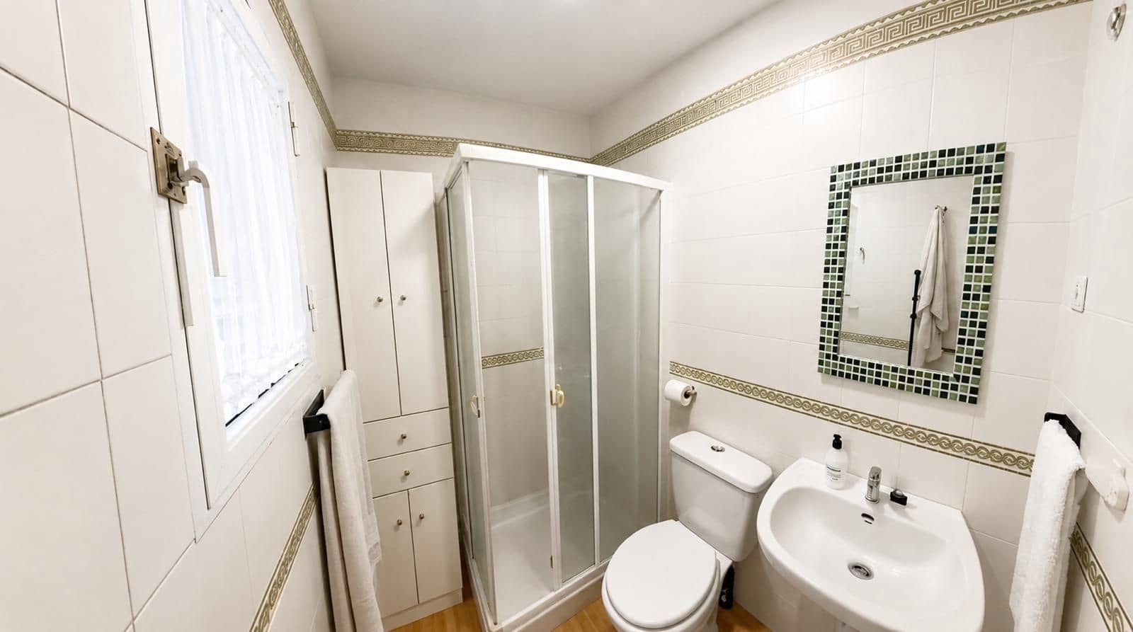 Pareado de 4 habitaciones en Torrevieja en alquiler con piscina garaje - 1.170 € (Ref: 10166069)