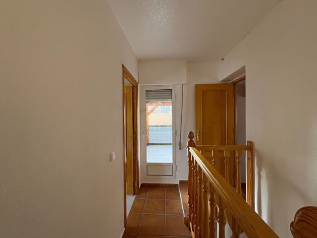 Pareado de 4 habitaciones en Torrevieja en alquiler con piscina garaje - 1.170 € (Ref: 10166069)