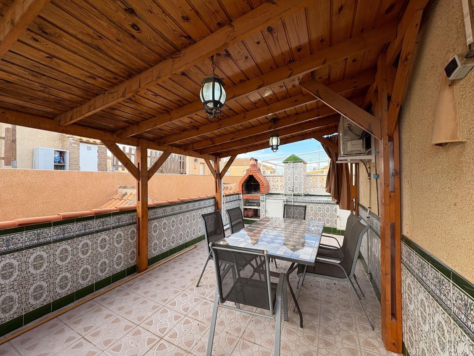 Pareado de 4 habitaciones en Torrevieja en alquiler con piscina garaje - 1.170 € (Ref: 10166069)