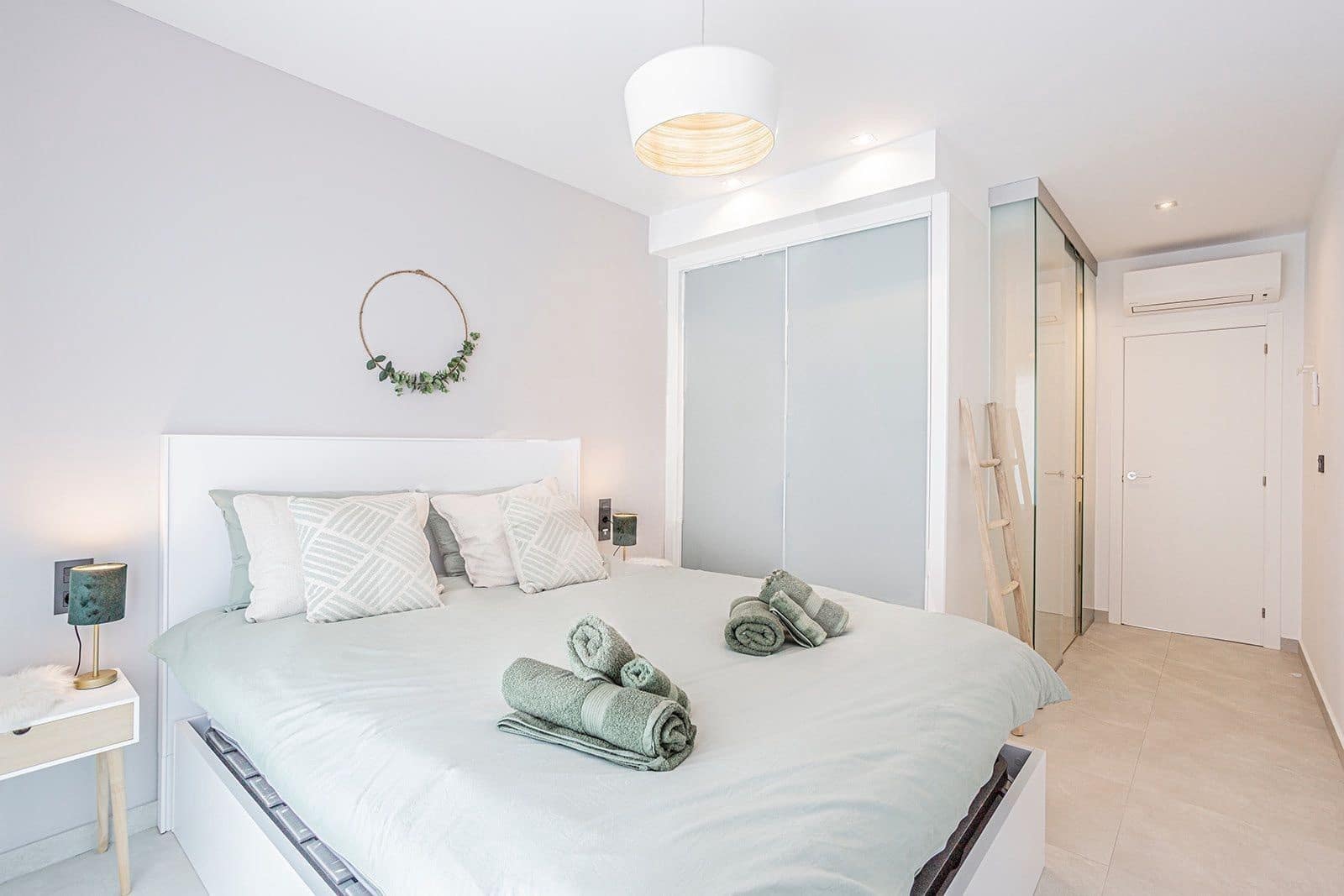 2 sypialnia Penthouse do wynajęcia w Guardamar del Segura z basenem garażem - 1 699 € (Ref: 10166070)