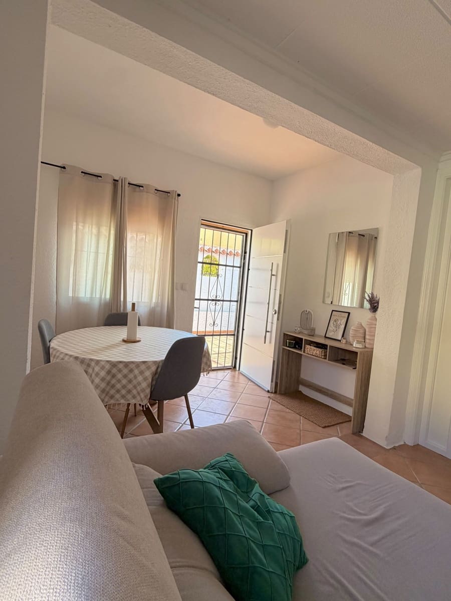 3 bedroom Villa for rent in San Fulgencio with pool garage - € 1,500 (Ref: 10168137)