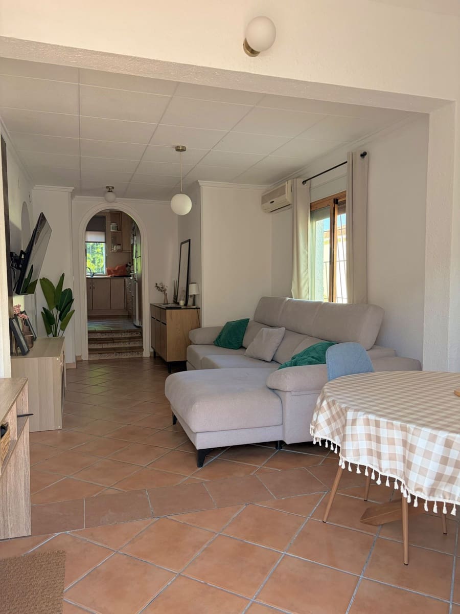3 bedroom Villa for rent in San Fulgencio with pool garage - € 1,500 (Ref: 10168137)