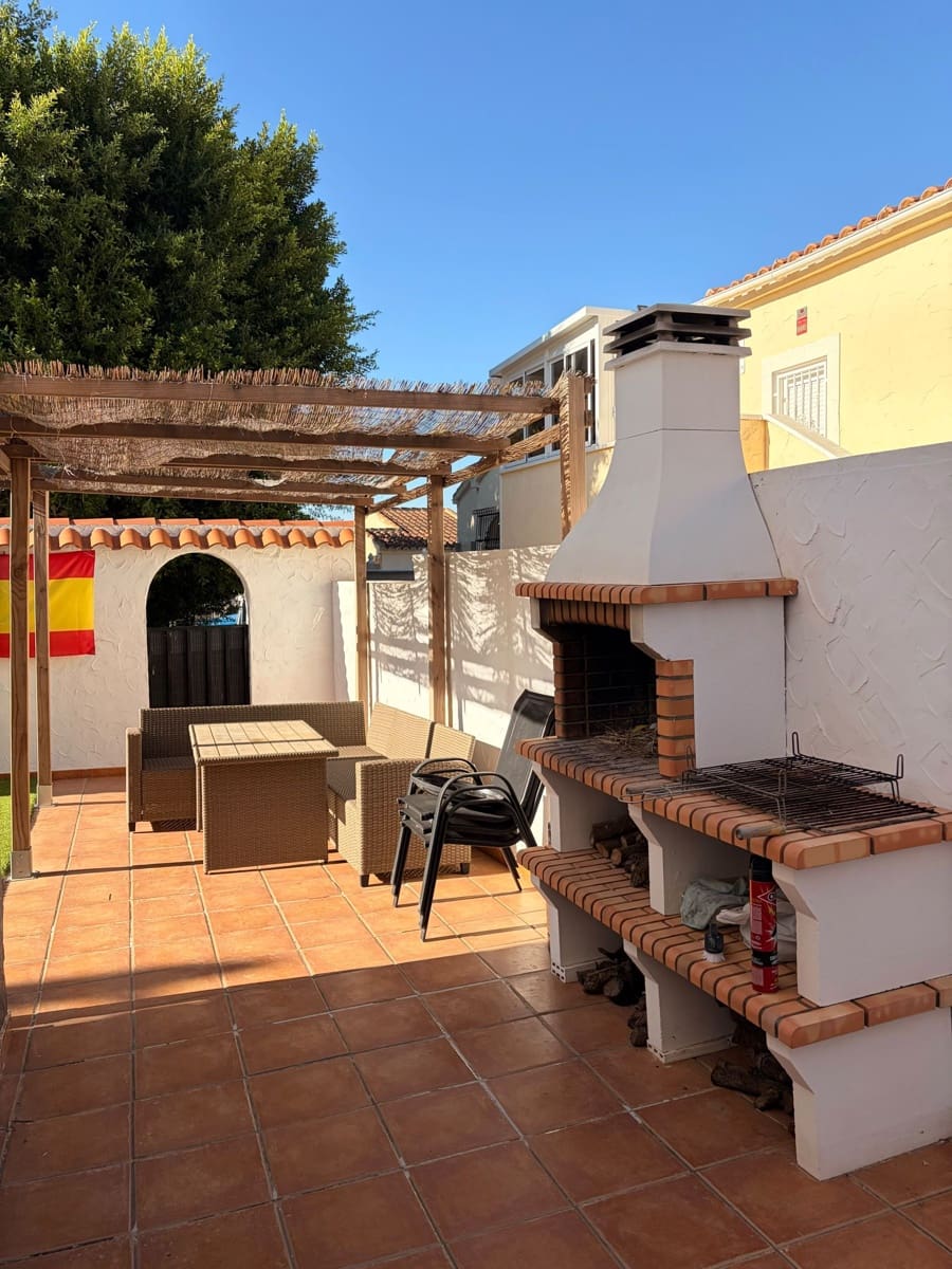 3 bedroom Villa for rent in San Fulgencio with pool garage - € 1,500 (Ref: 10168137)