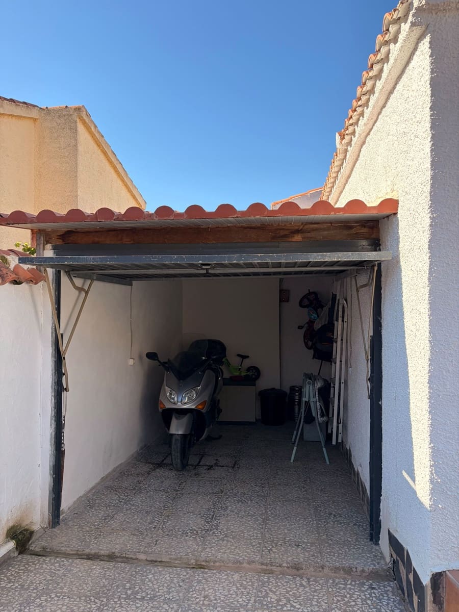 3 bedroom Villa for rent in San Fulgencio with pool garage - € 1,500 (Ref: 10168137)