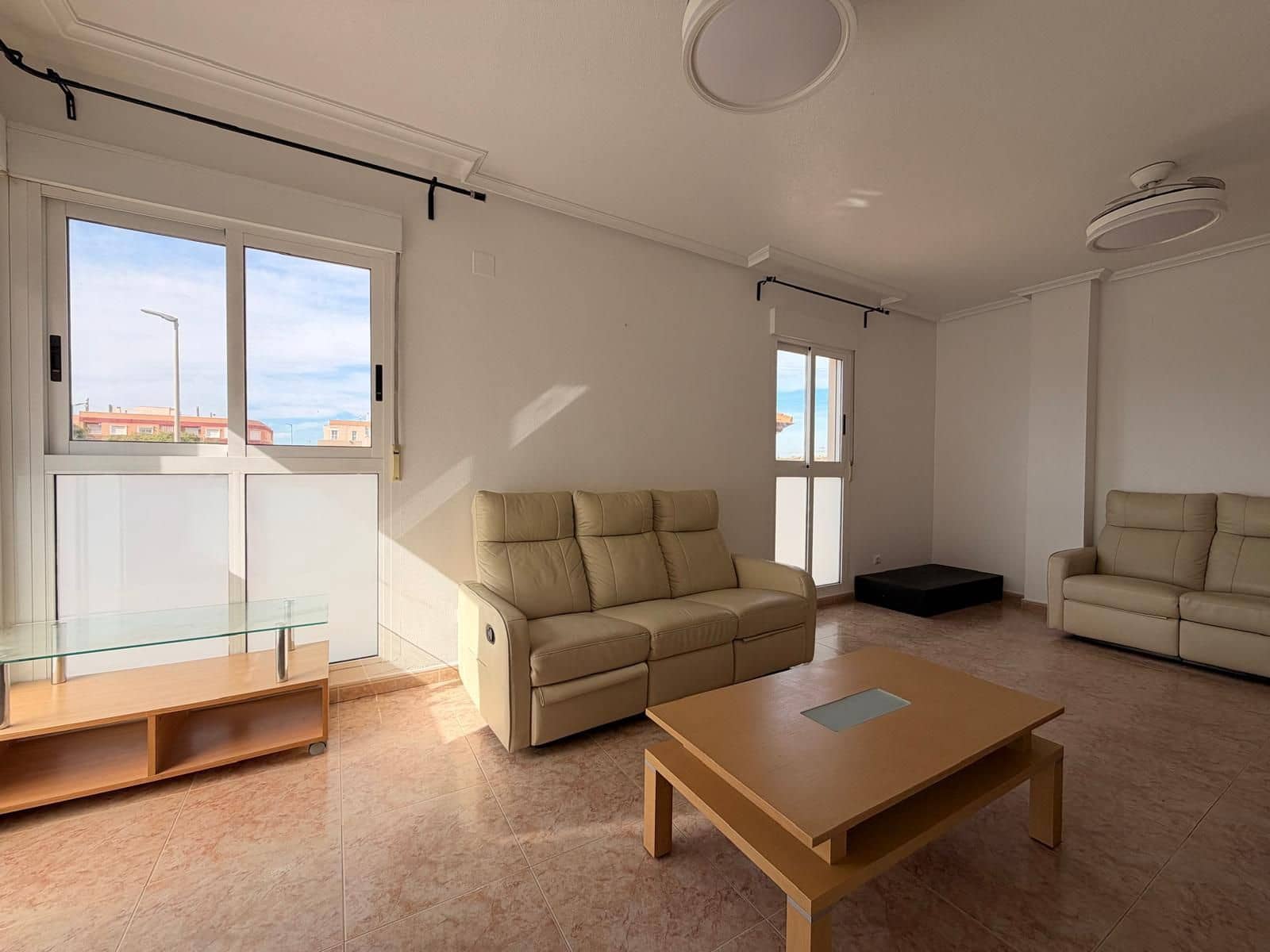 3 soveværelse Lejlighed til leje i Los Montesinos med swimmingpool - € 950 (Ref: 10176286)