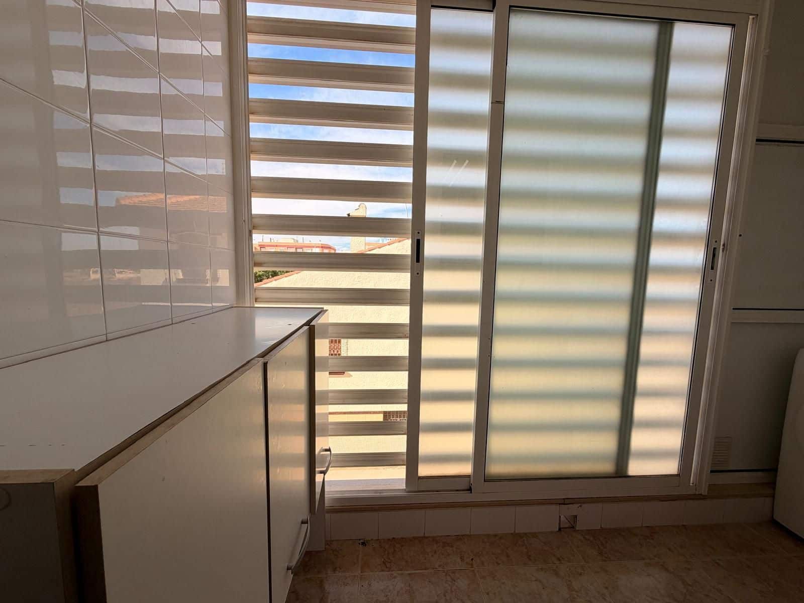 3 soveværelse Lejlighed til leje i Los Montesinos med swimmingpool - € 950 (Ref: 10176286)