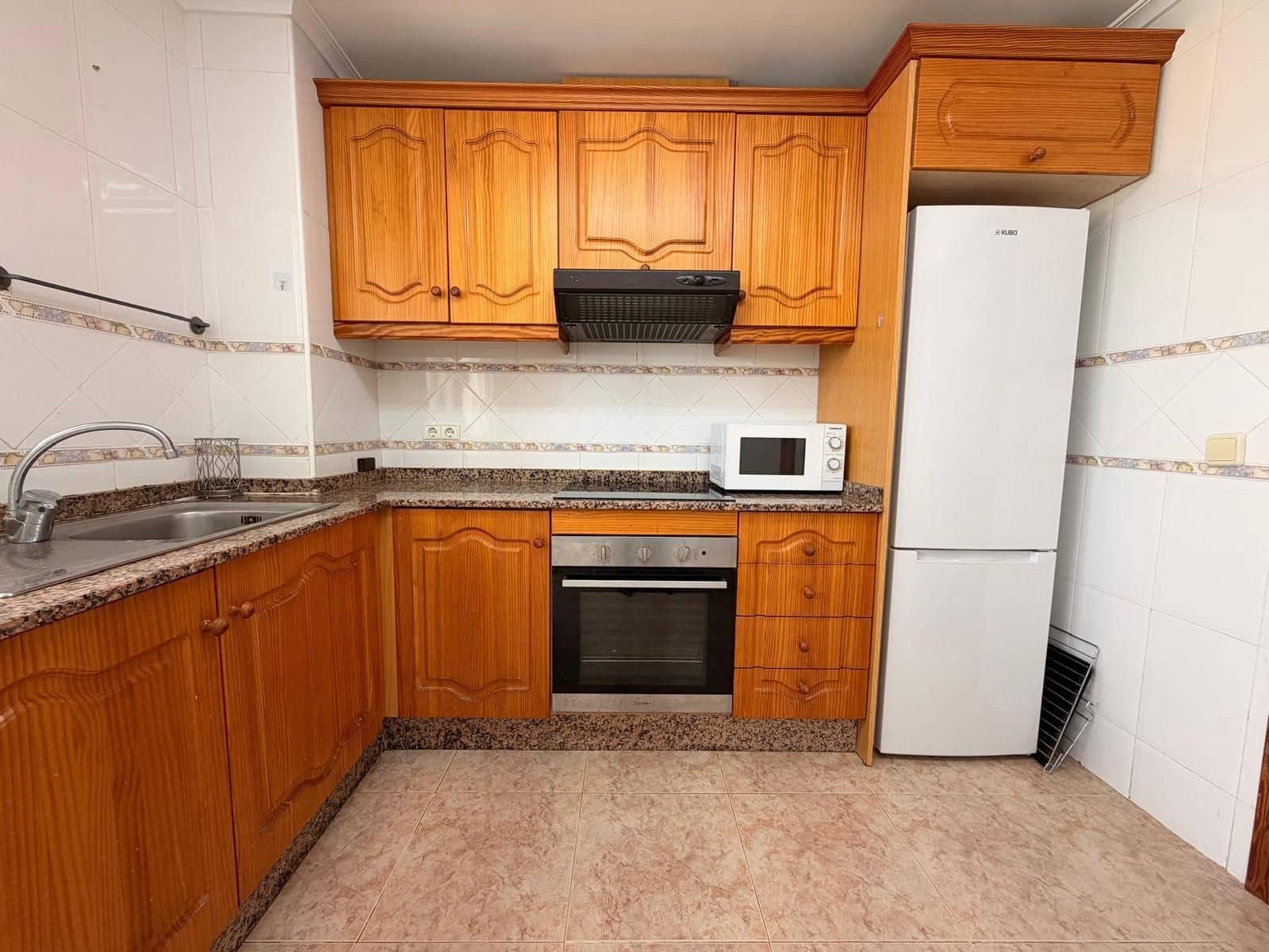 3 soveværelse Lejlighed til leje i Los Montesinos med swimmingpool - € 950 (Ref: 10176286)