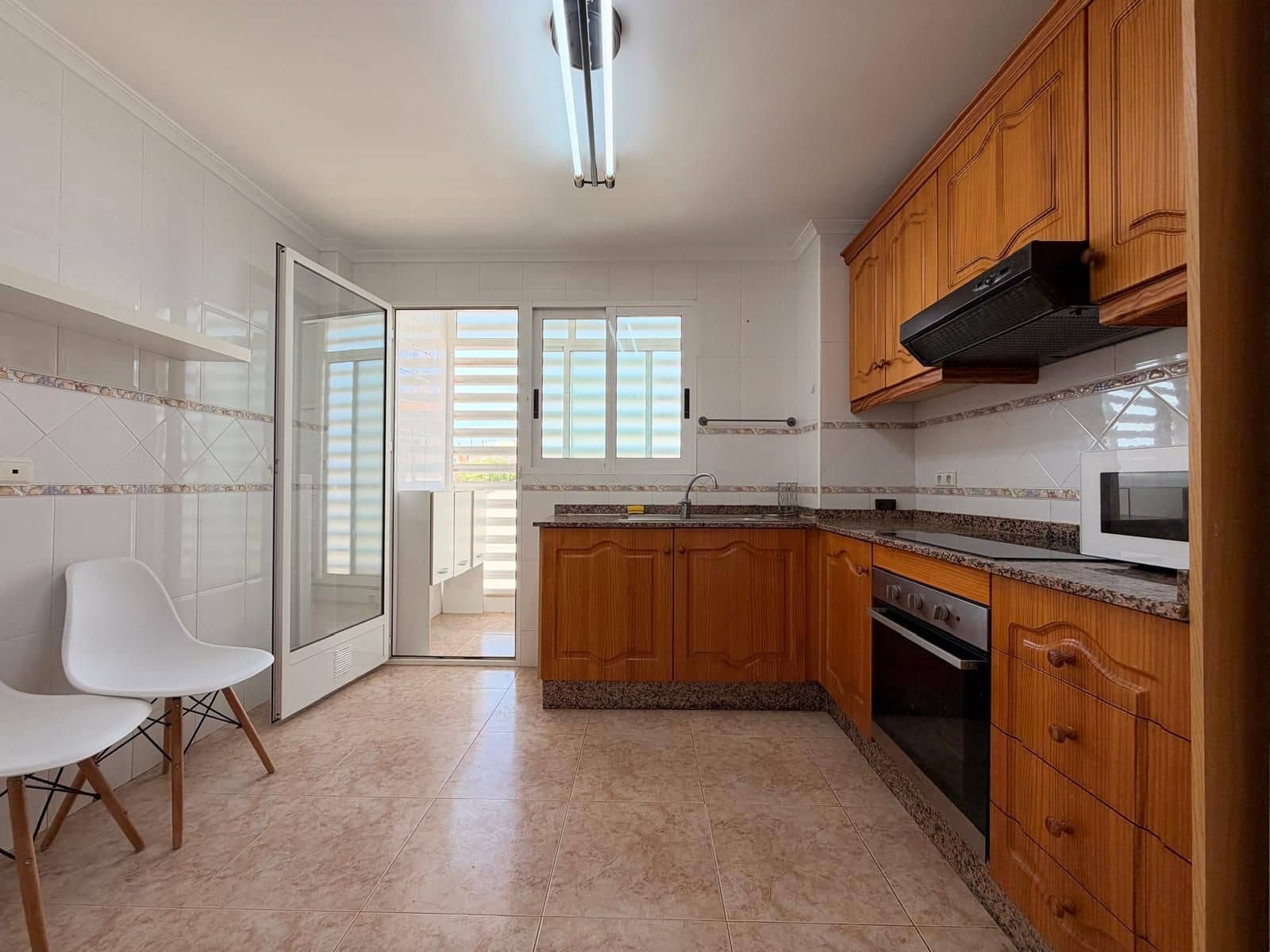 3 soveværelse Lejlighed til leje i Los Montesinos med swimmingpool - € 950 (Ref: 10176286)