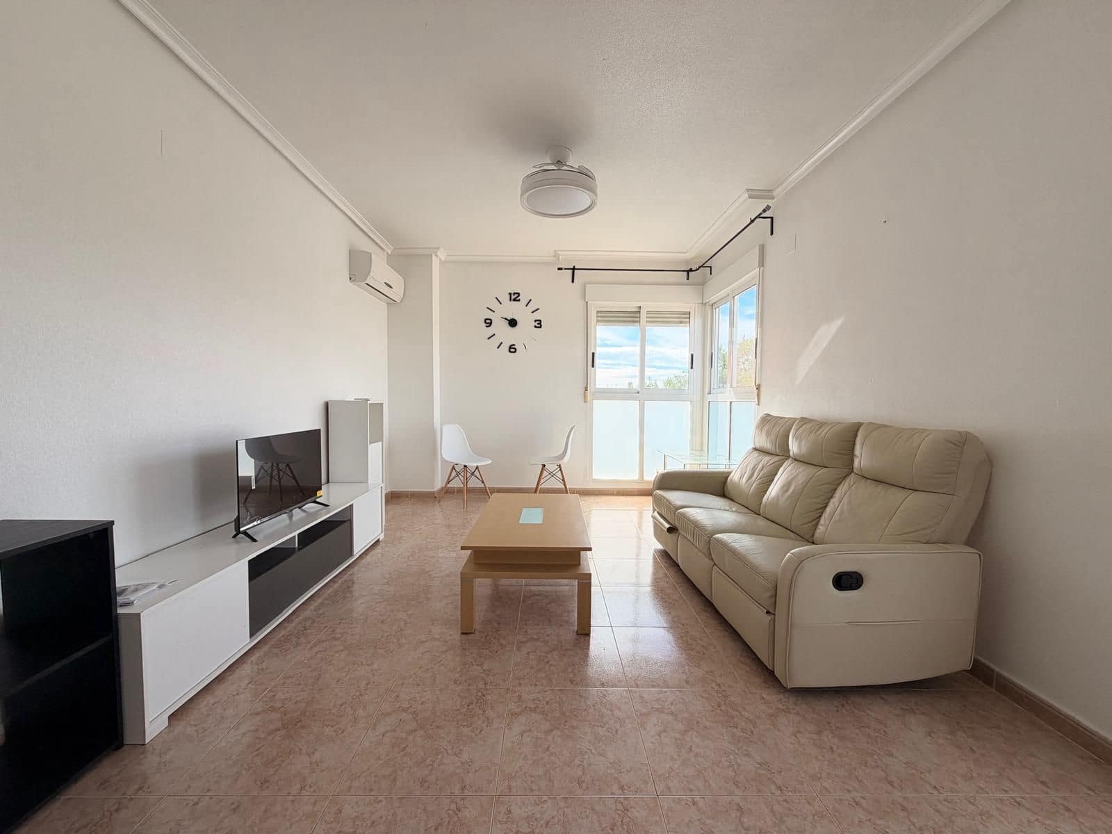 3 soveværelse Lejlighed til leje i Los Montesinos med swimmingpool - € 950 (Ref: 10176286)