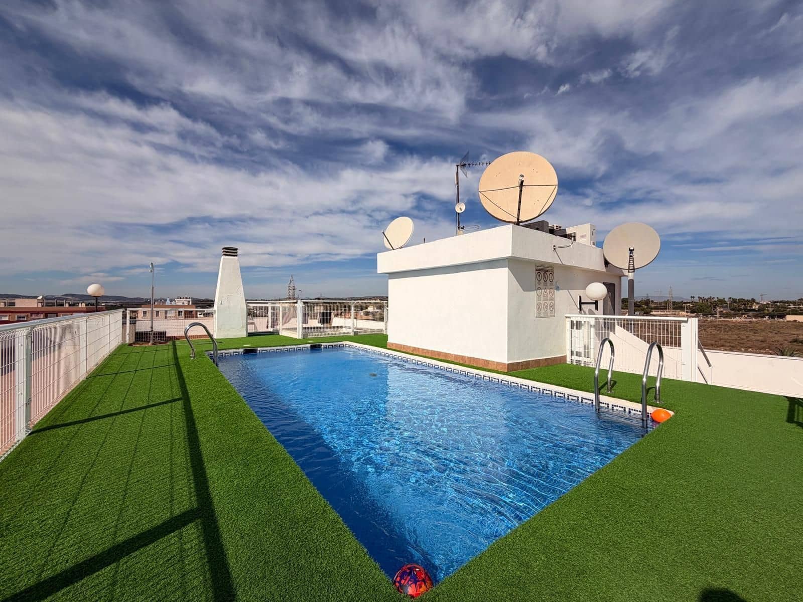 3 soveværelse Lejlighed til leje i Los Montesinos med swimmingpool - € 950 (Ref: 10176286)
