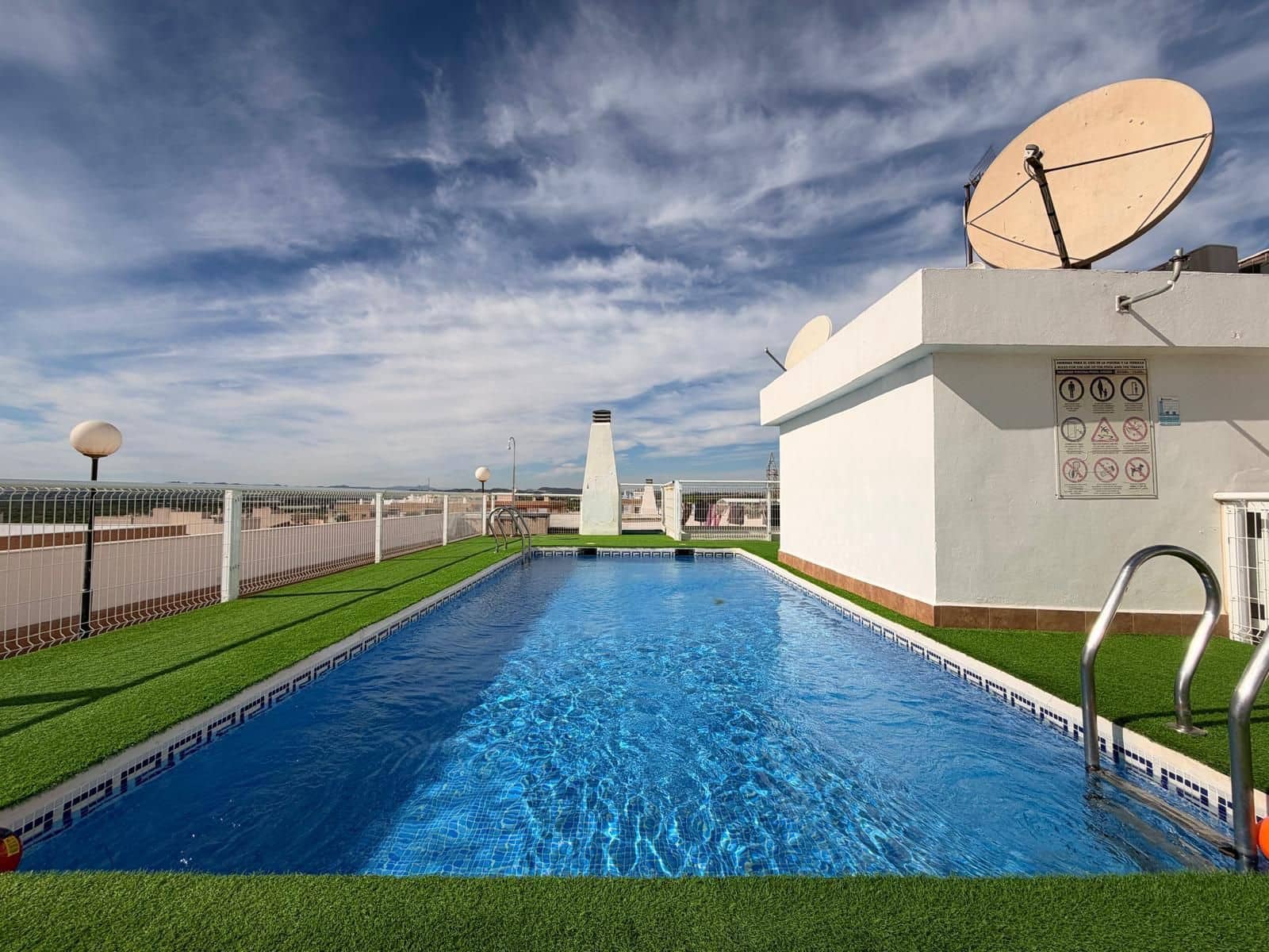 3 soveværelse Lejlighed til leje i Los Montesinos med swimmingpool - € 950 (Ref: 10176286)