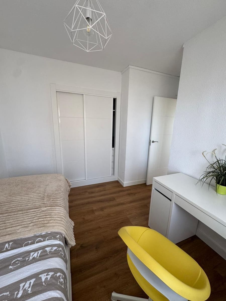 2 quarto Apartamento para arrendar em Torrevieja com piscina garagem - 1 200 € (Ref: 10179874)