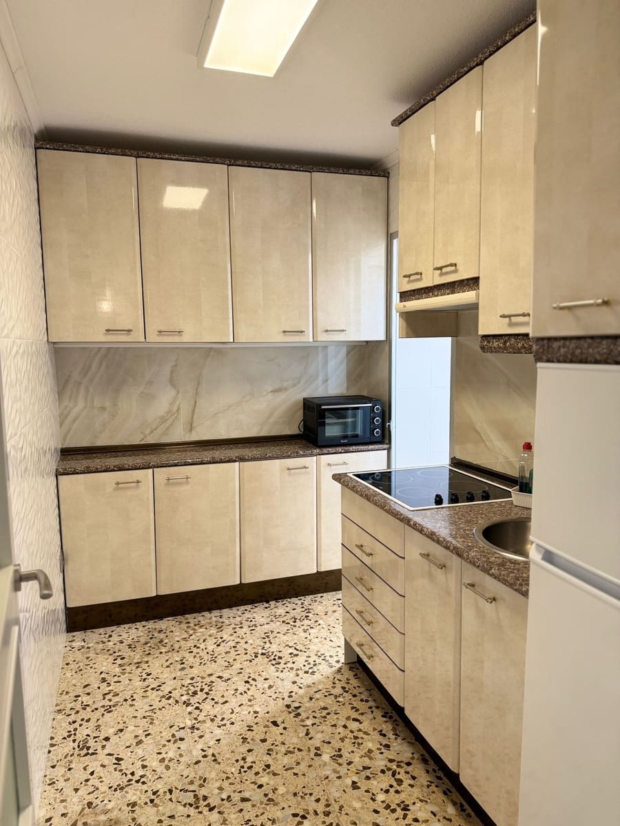 2 quarto Apartamento para arrendar em Torrevieja com piscina garagem - 1 200 € (Ref: 10179874)