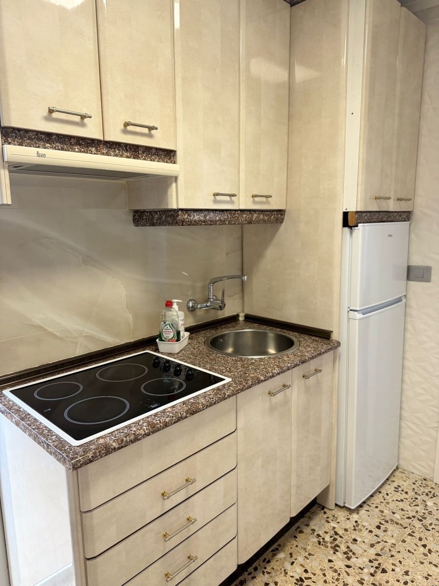 2 quarto Apartamento para arrendar em Torrevieja com piscina garagem - 1 200 € (Ref: 10179874)