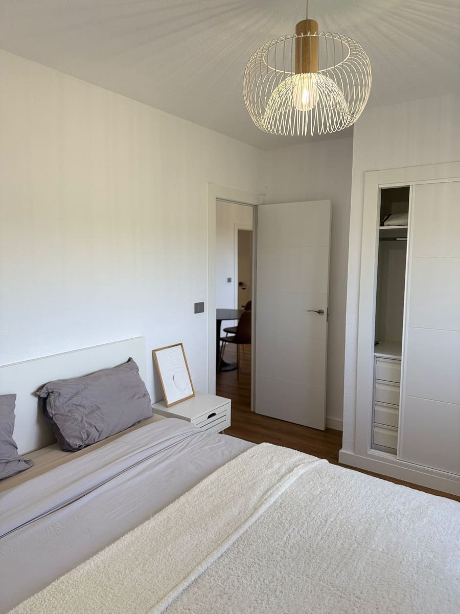 2 quarto Apartamento para arrendar em Torrevieja com piscina garagem - 1 200 € (Ref: 10179874)