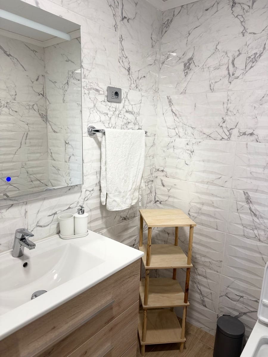 2 quarto Apartamento para arrendar em Torrevieja com piscina garagem - 1 200 € (Ref: 10179874)