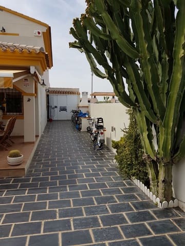3 soveværelse Villa til leje i Torre de la Horadada, Pilar de la Horadada med swimmingpool garage - € 1.300 (Ref: 10182452)