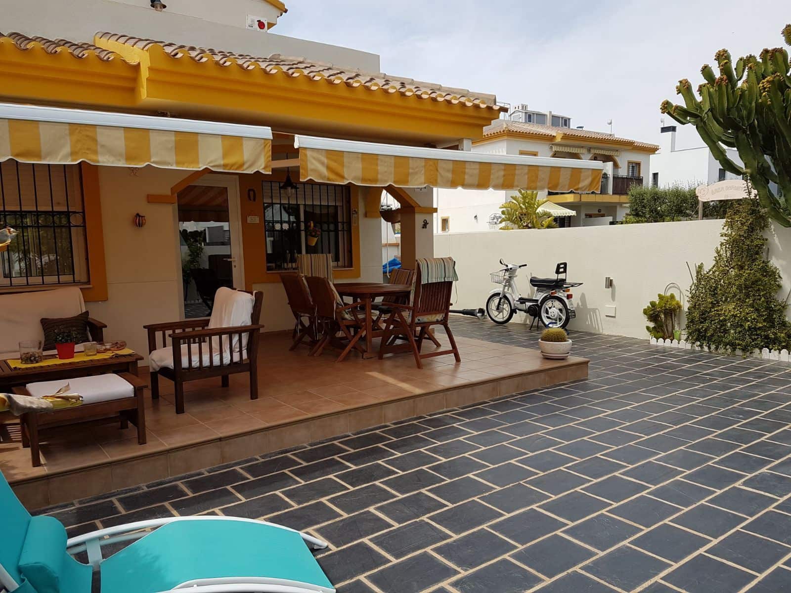 3 soveværelse Villa til leje i Torre de la Horadada med swimmingpool garage - € 1.300 (Ref: 10182452)