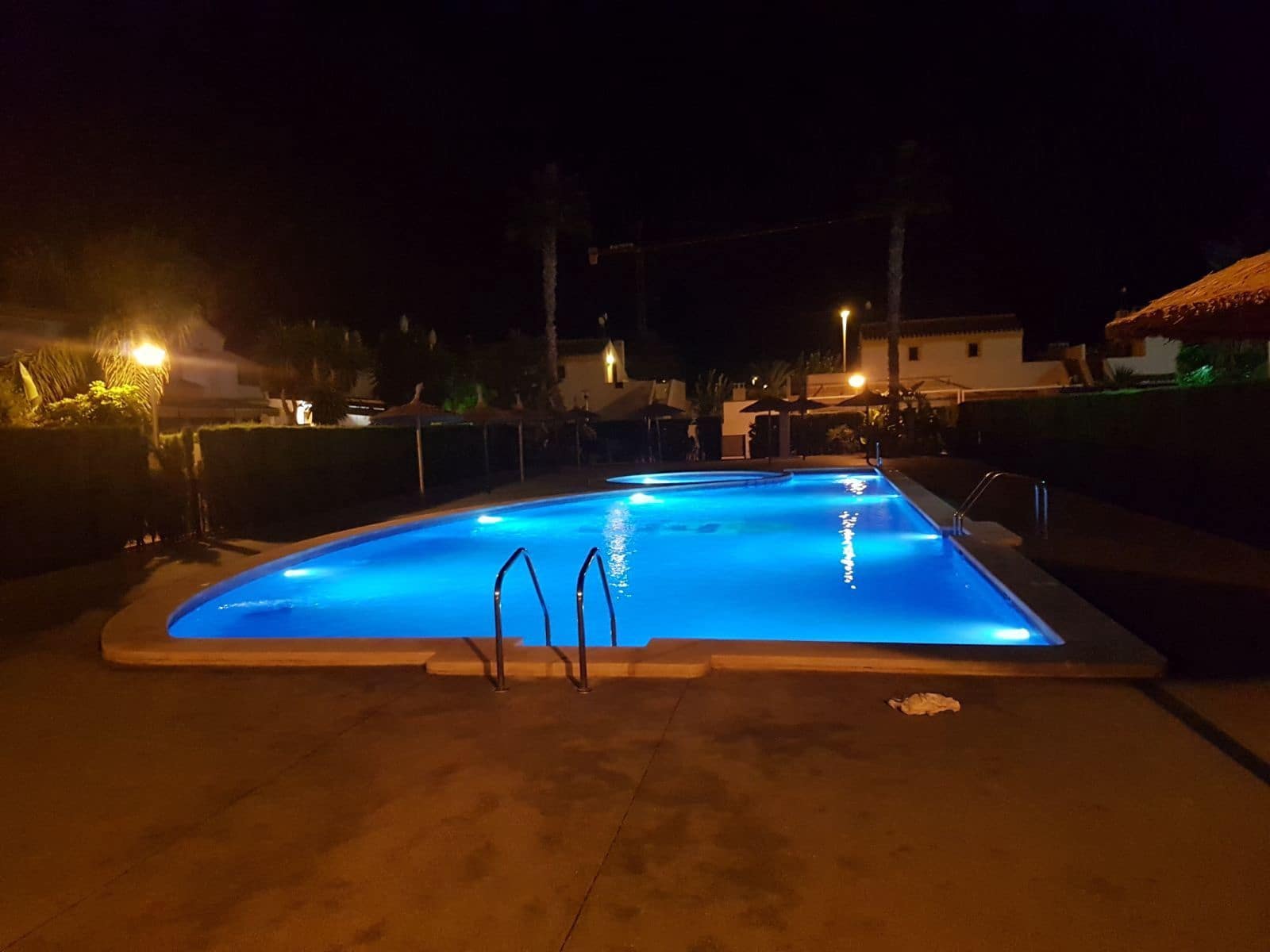 3 soveværelse Villa til leje i Torre de la Horadada med swimmingpool garage - € 1.300 (Ref: 10182452)