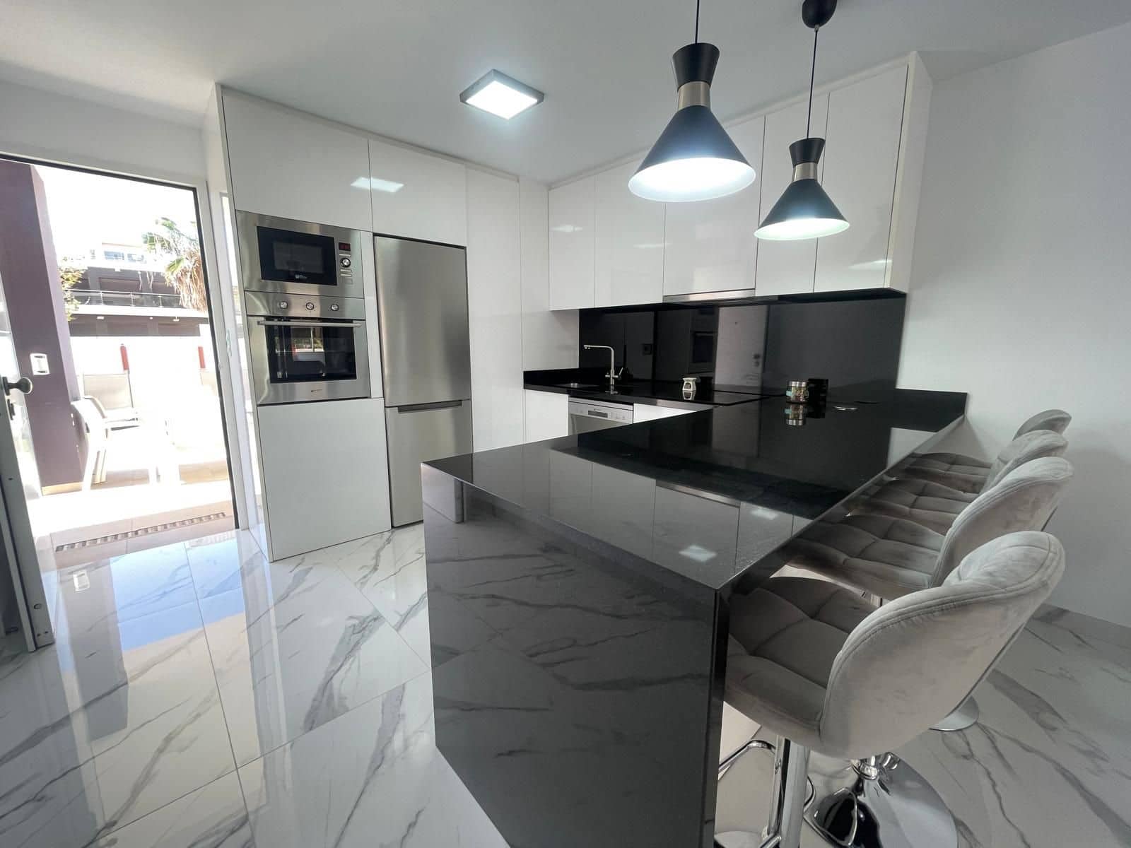 2 bedroom Flat for rent in Pilar de la Horadada with pool - € 1,100 (Ref: 10186367)