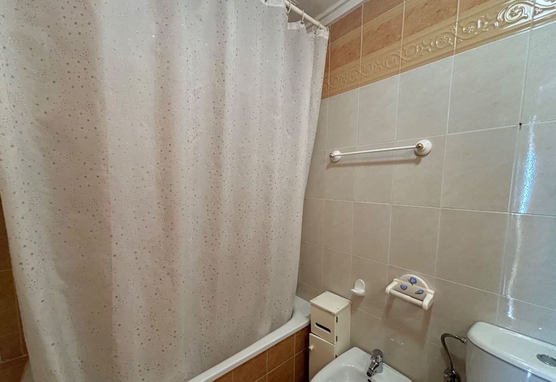 Villa/Maison de 3 chambres à louer à Torrevieja avec piscine - 1 550 € (Ref: 8822790)
