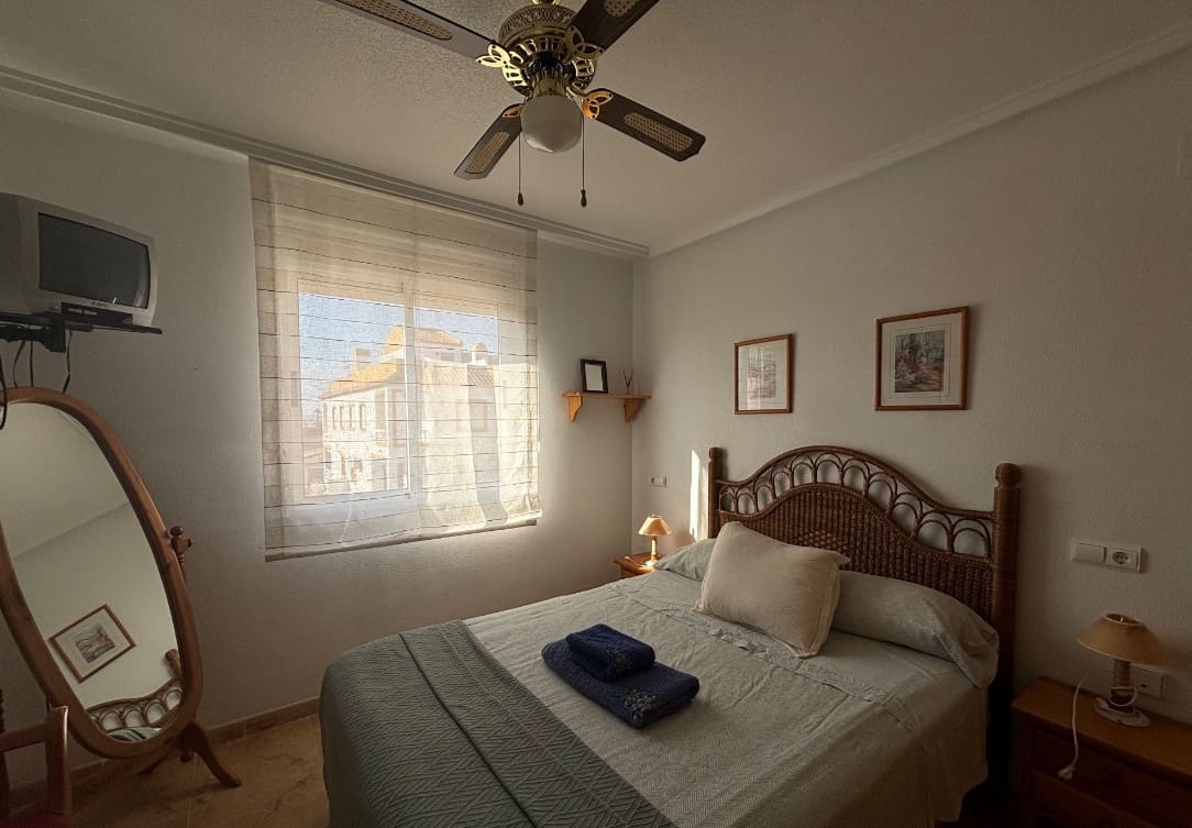 Villa/Maison de 3 chambres à louer à Torrevieja avec piscine - 1 550 € (Ref: 8822790)