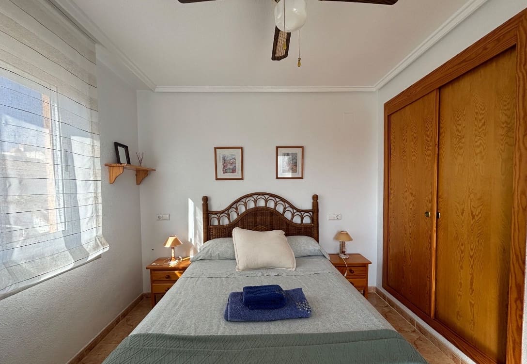 Villa/Maison de 3 chambres à louer à Torrevieja avec piscine - 1 550 € (Ref: 8822790)