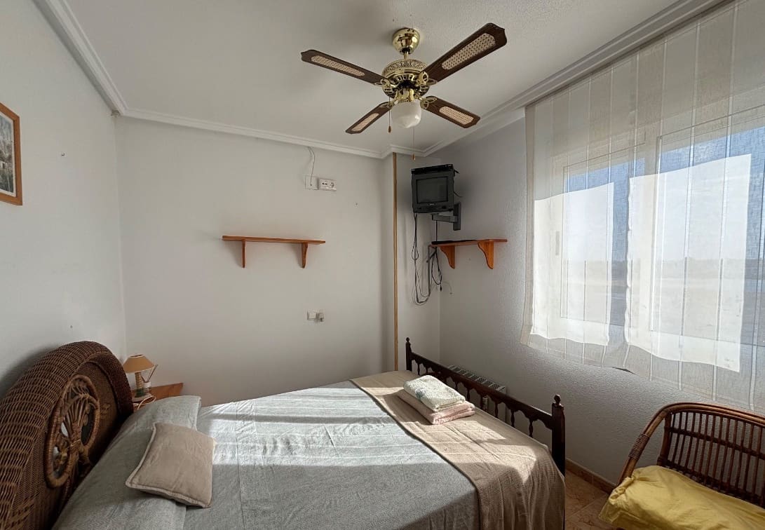 Villa/Maison de 3 chambres à louer à Torrevieja avec piscine - 1 550 € (Ref: 8822790)