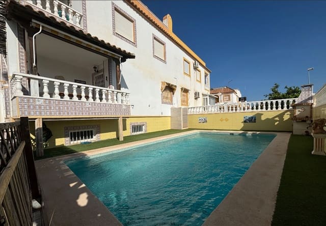 Villa/Maison de 3 chambres à louer à Torrevieja avec piscine - 1 550 € (Ref: 8822790)