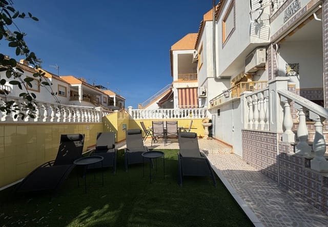 Villa/Maison de 3 chambres à louer à Torrevieja avec piscine - 1 550 € (Ref: 8822790)