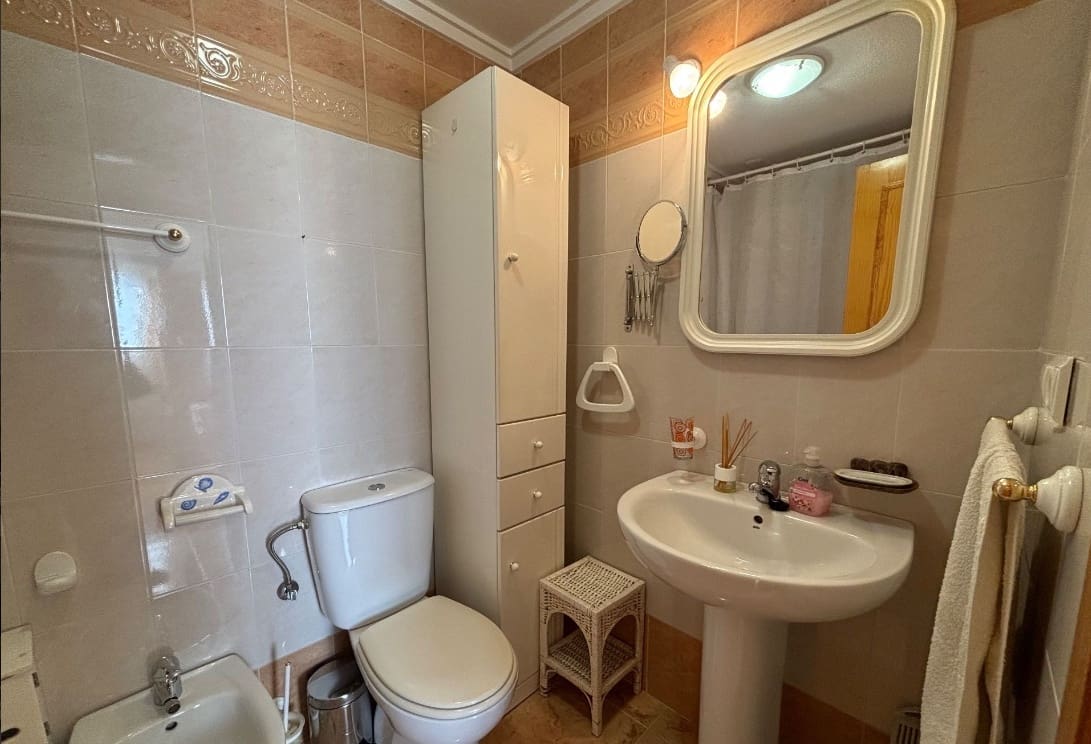 Villa/Maison de 3 chambres à louer à Torrevieja avec piscine - 1 550 € (Ref: 8822790)