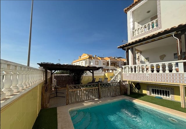 Villa/Maison de 3 chambres à louer à Torrevieja avec piscine - 1 550 € (Ref: 8822790)
