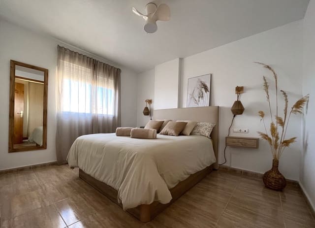1 slaapkamer Appartement te huur in Torrevieja met zwembad garage - € 750 (Ref: 8822793)