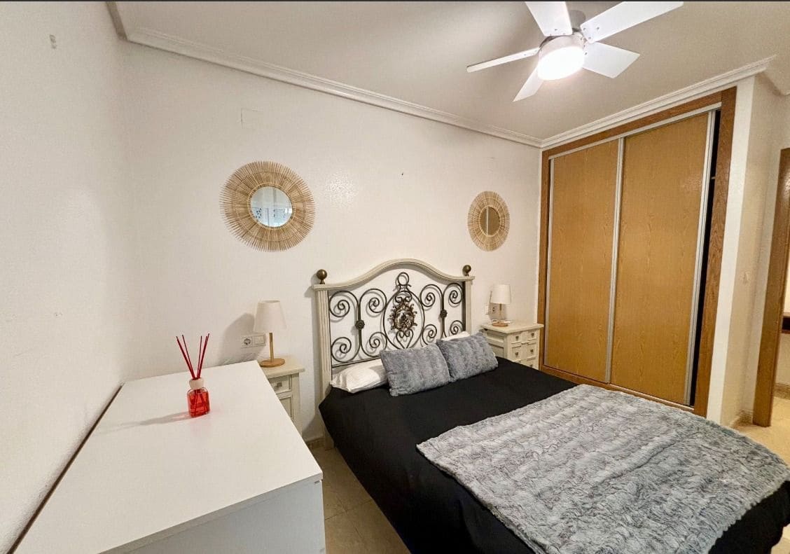 2 quarto Apartamento para arrendar em Torrevieja - 850 € (Ref: 8822795)