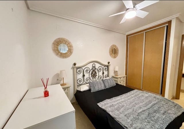 2 soverom Leilighet til leie i Torrevieja - € 850 (Ref: 8822795)