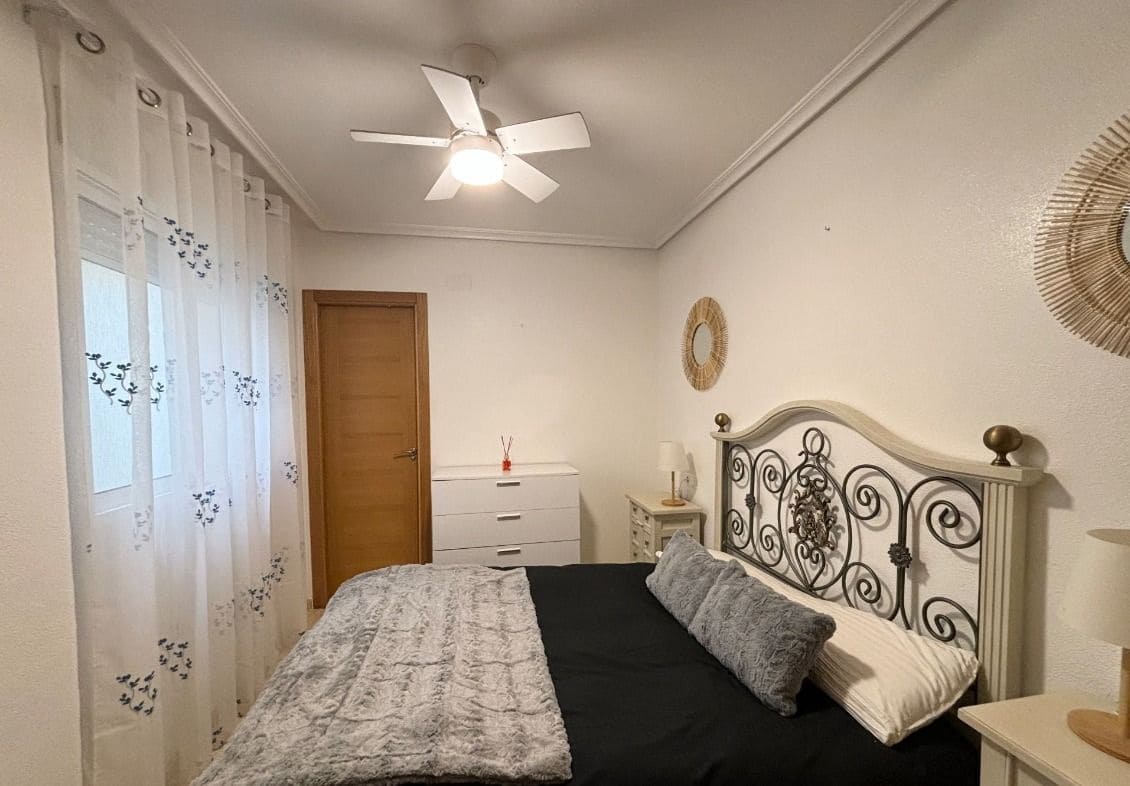 2 quarto Apartamento para arrendar em Torrevieja - 850 € (Ref: 8822795)