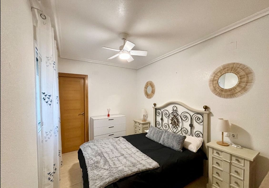 2 quarto Apartamento para arrendar em Torrevieja - 850 € (Ref: 8822795)