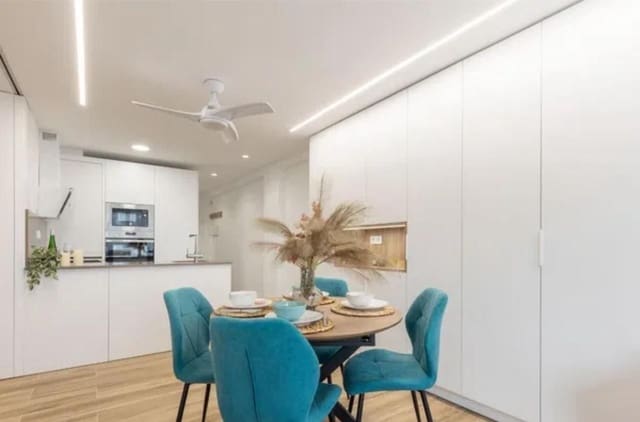 Appartement de 2 chambres à louer à Torrevieja - 1 000 € (Ref: 8847154)