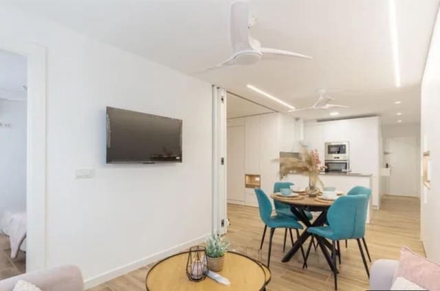 Appartement de 2 chambres à louer à Torrevieja - 1 000 € (Ref: 8847154)