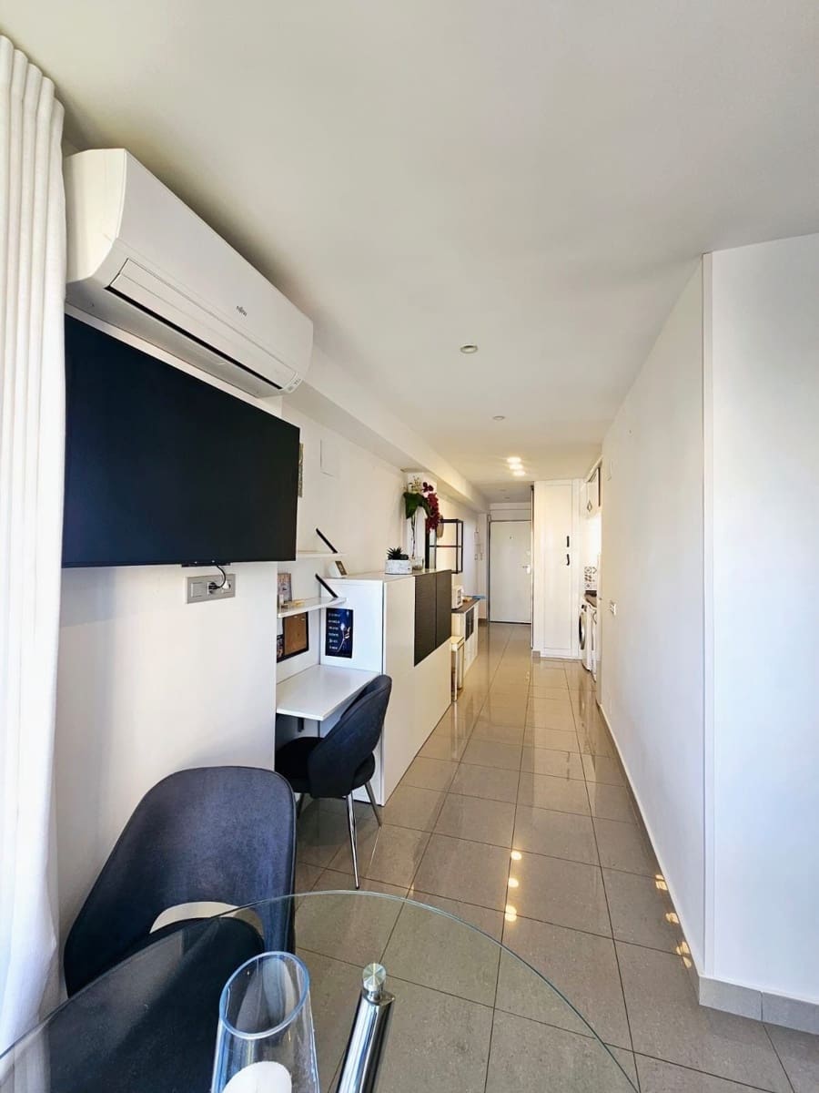 Appartement de 1 chambre à louer à Dehesa de Campoamor - 750 € (Ref: 8859492)