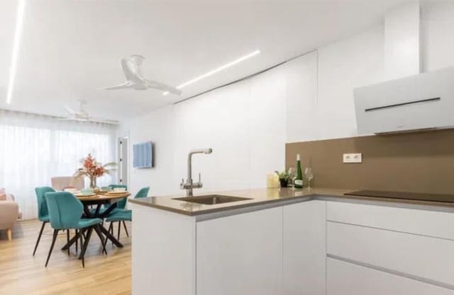 2 quarto Apartamento para venda em Torrevieja com garagem - 210 000 € (Ref: 8862380)