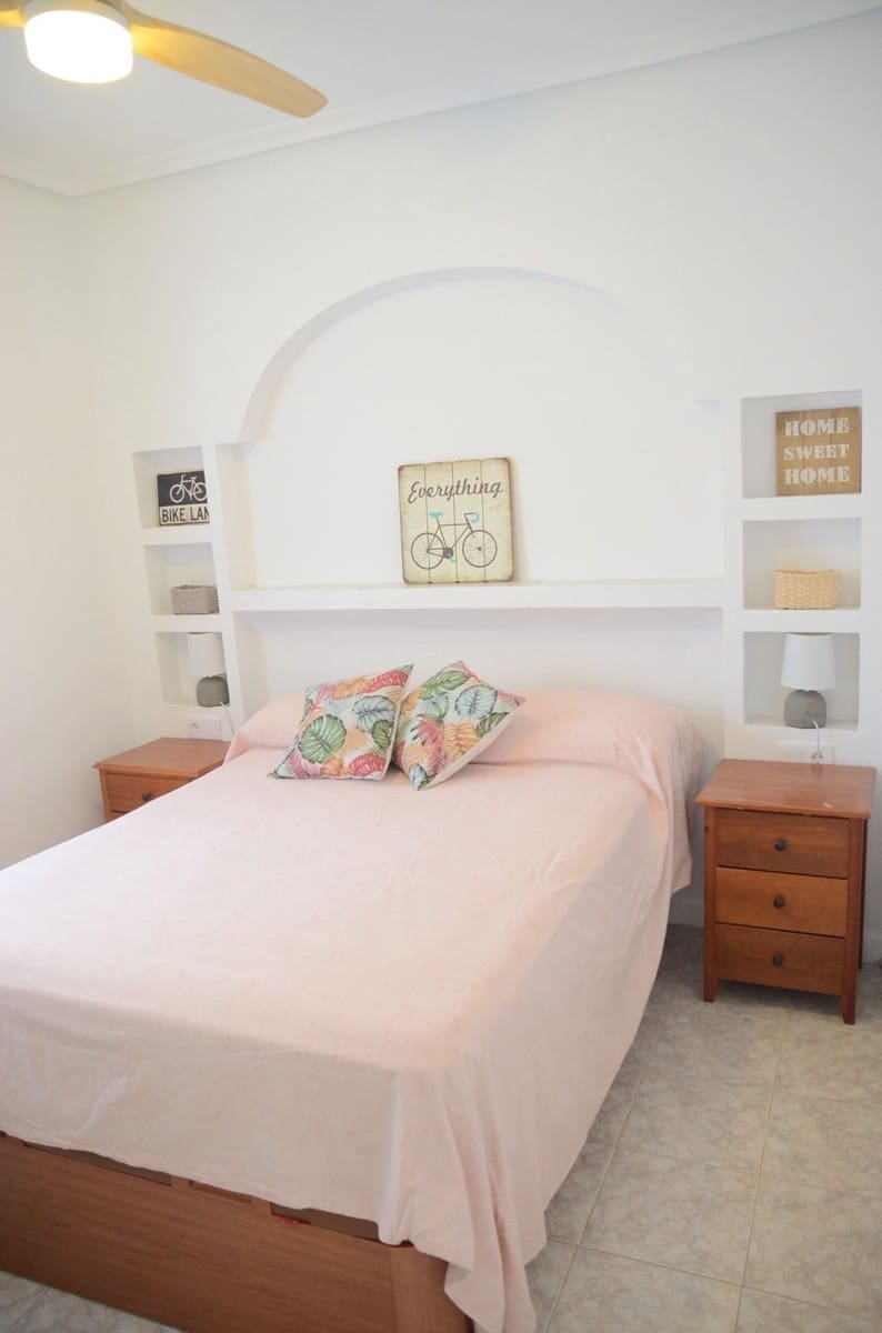 3 soveværelse Lejlighed til leje i Playa Flamenca med swimmingpool garage - € 1.150 (Ref: 8875606)