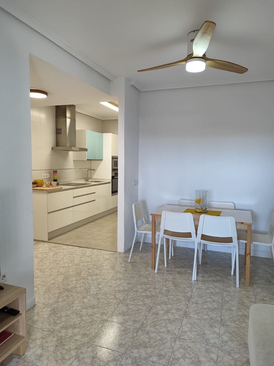 3 soveværelse Lejlighed til leje i Playa Flamenca med swimmingpool garage - € 1.150 (Ref: 8875606)