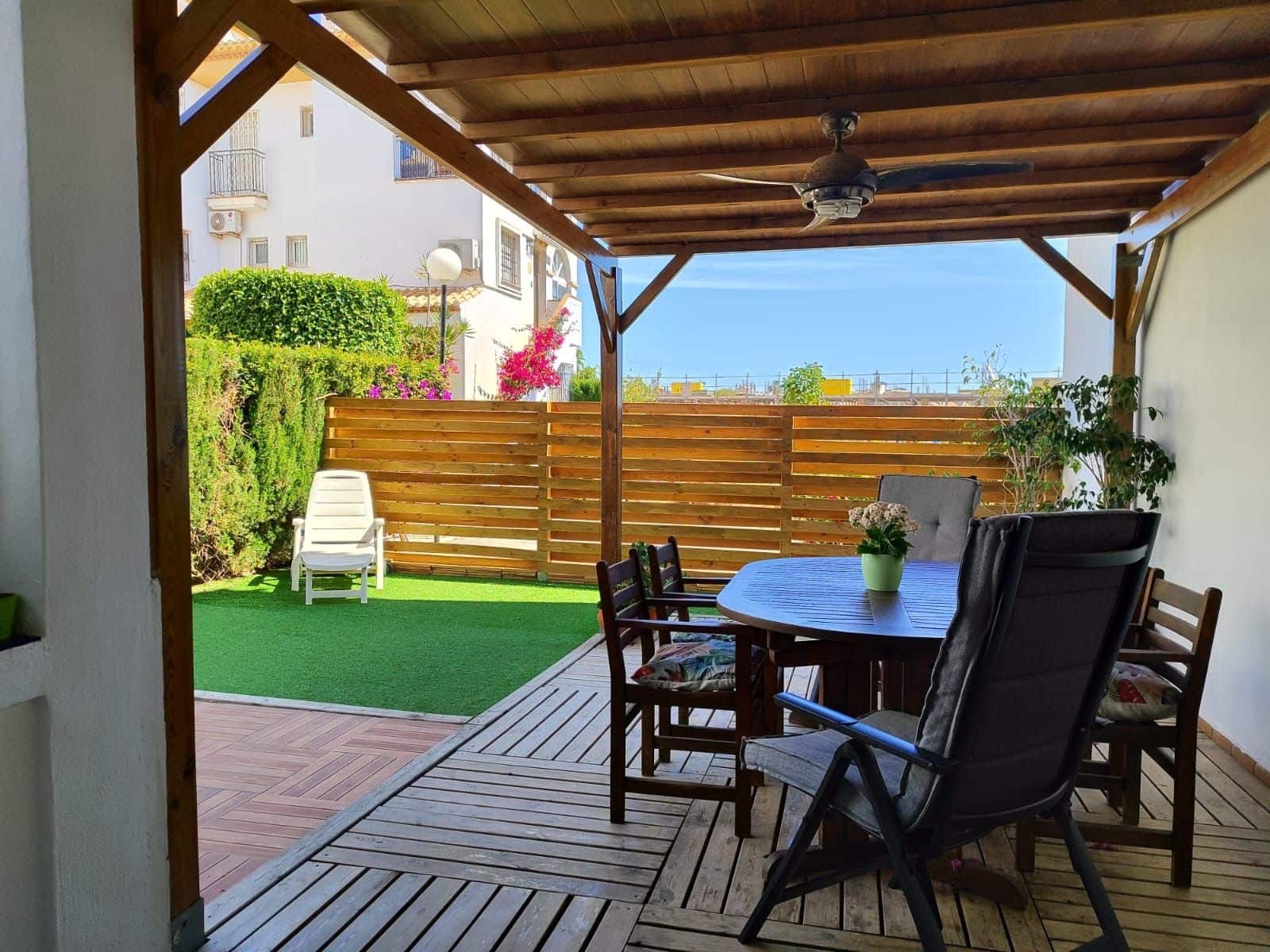 3 soveværelse Lejlighed til leje i Playa Flamenca med swimmingpool garage - € 1.150 (Ref: 8875606)