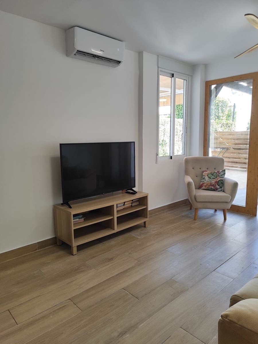 3 soveværelse Lejlighed til leje i Playa Flamenca med swimmingpool garage - € 1.150 (Ref: 8875606)