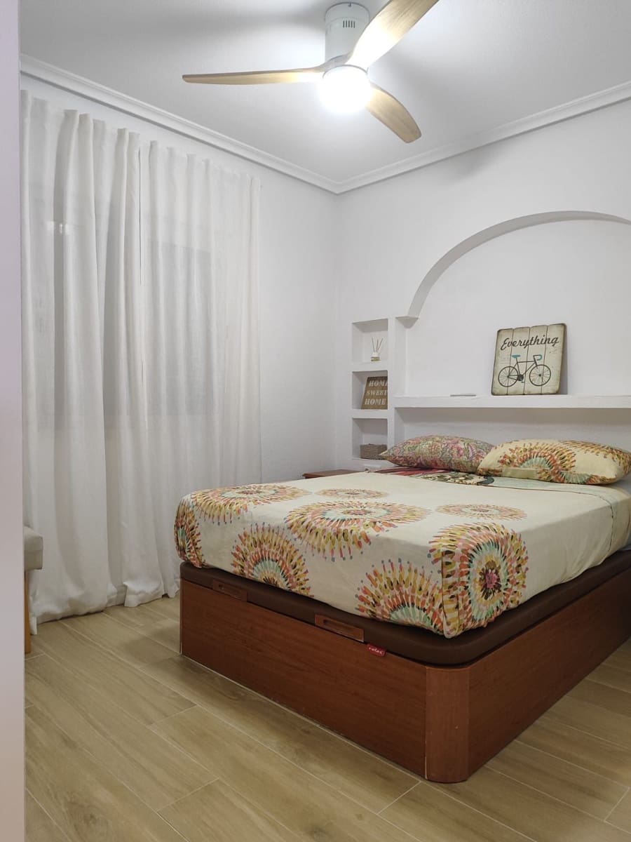 3 soveværelse Lejlighed til leje i Playa Flamenca med swimmingpool garage - € 1.150 (Ref: 8875606)