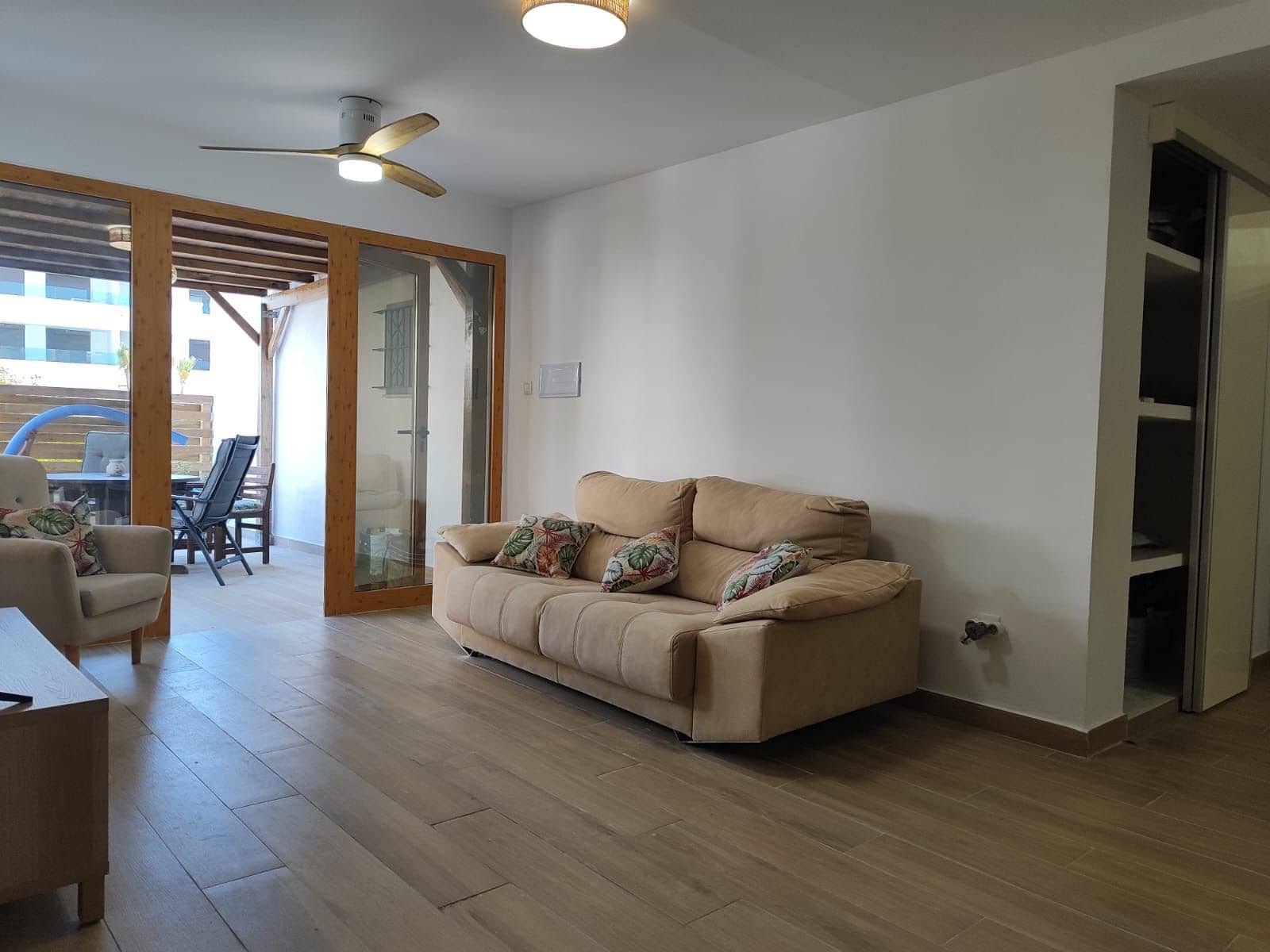 3 soveværelse Lejlighed til leje i Playa Flamenca med swimmingpool garage - € 1.150 (Ref: 8875606)