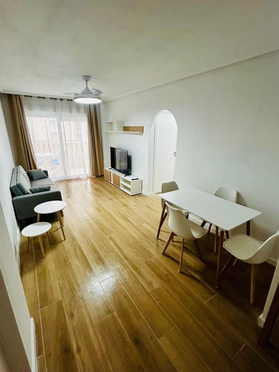 1 slaapkamer Appartement te huur in Torrevieja met zwembad - € 750 (Ref: 8879483)