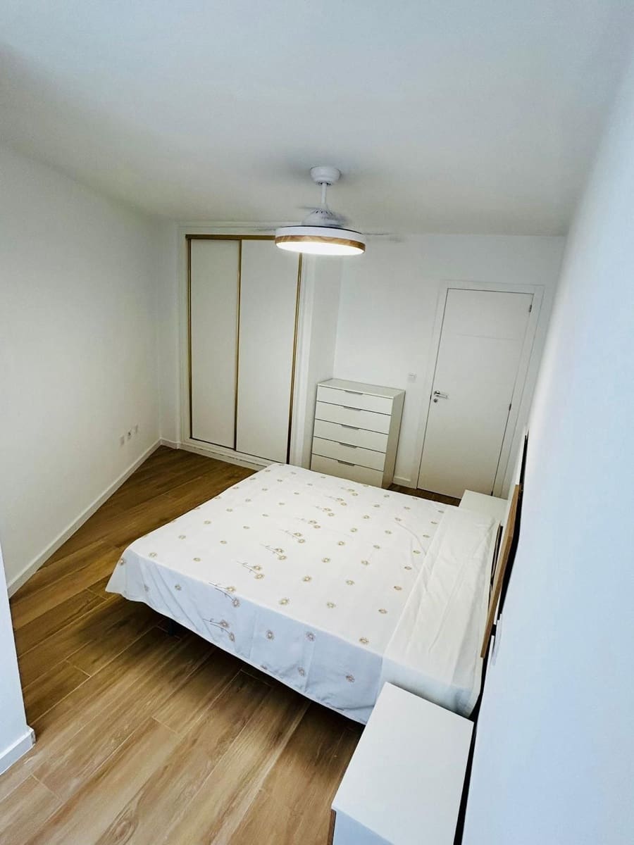1 slaapkamer Appartement te huur in Torrevieja met zwembad - € 750 (Ref: 8879483)