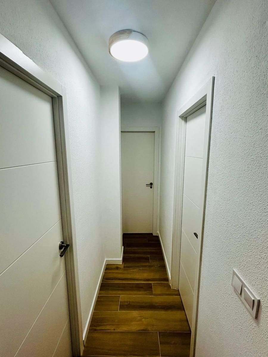 1 slaapkamer Appartement te huur in Torrevieja met zwembad - € 750 (Ref: 8879483)